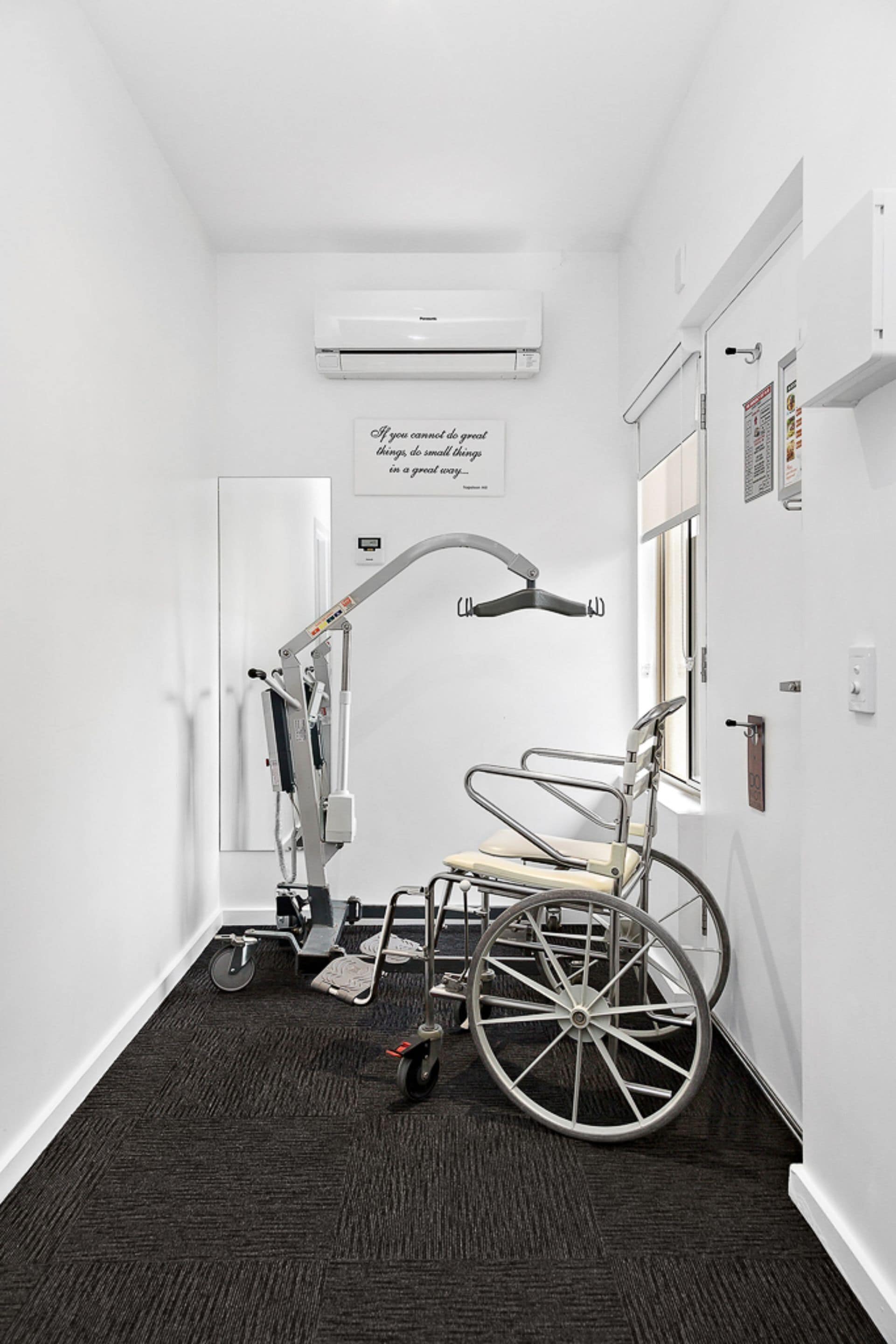 Queen Studio - Accessible Room | Premium bedding, pillowtop beds, minibar, individually furnished