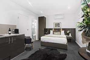 Premium bedding, pillowtop beds, minibar, individually furnished - North Adelaide Boutique Stays Accommodation (North Adelaide)