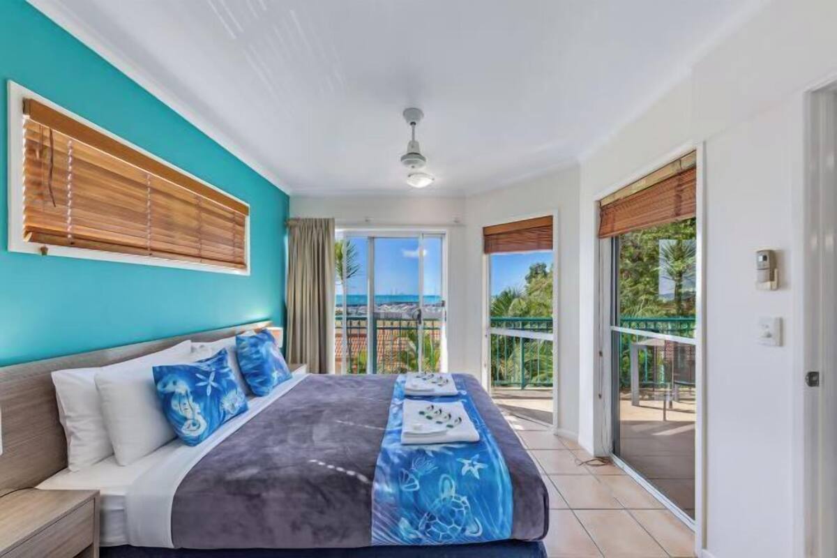 Blackout drapes, soundproofing, iron/ironing board, WiFi (free)