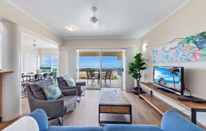Standard Apartment, 3 Bedrooms, Ocean View | Living area