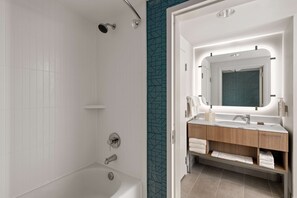 Suite, 1 Schlafzimmer | Badezimmer | Duschwanne, kostenlose Toilettenartikel, Haartrockner, Handtücher