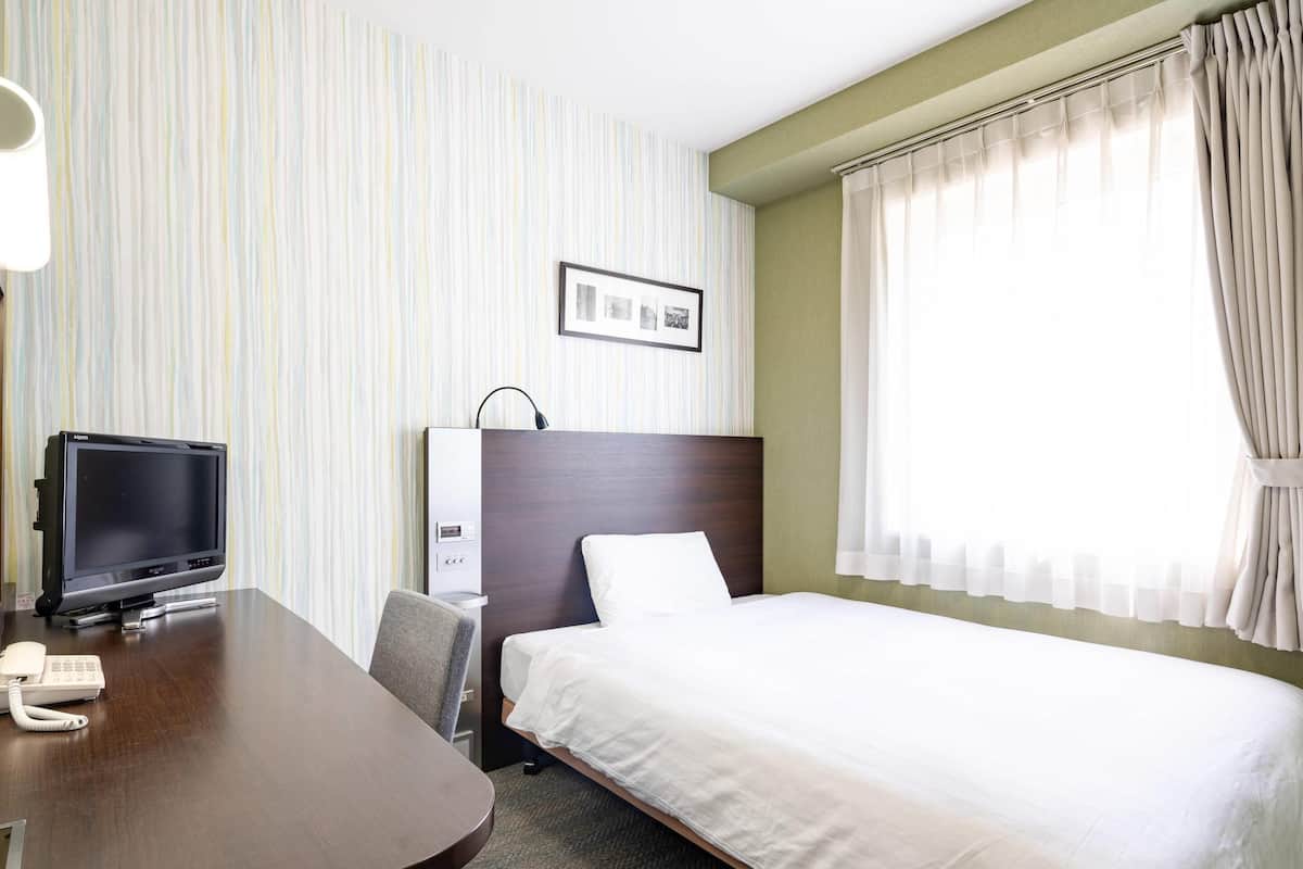 Economy Double Room | Desk, blackout drapes, soundproofing, WiFi (free)