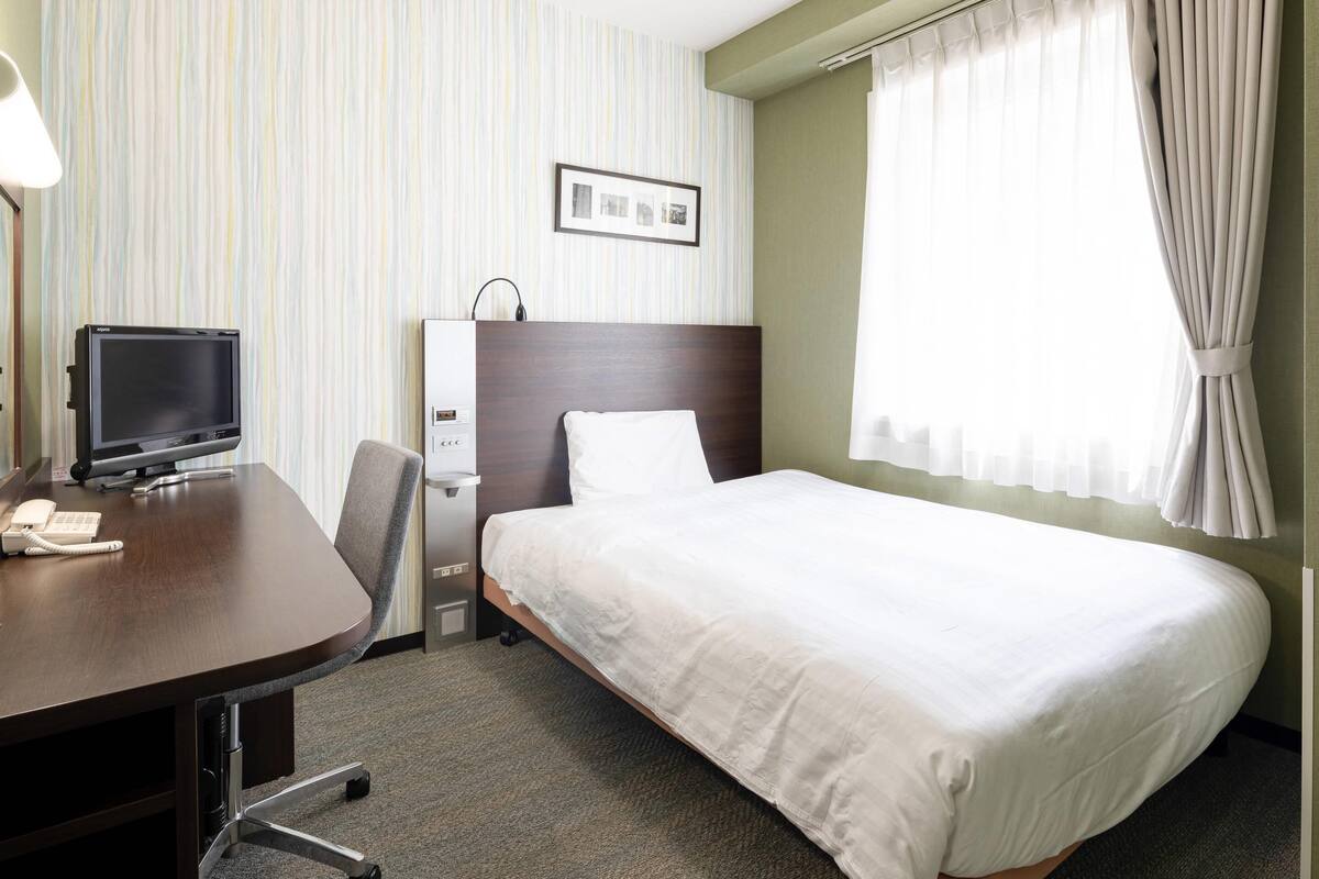 Standard Double Room | Desk, blackout drapes, soundproofing, WiFi (free)