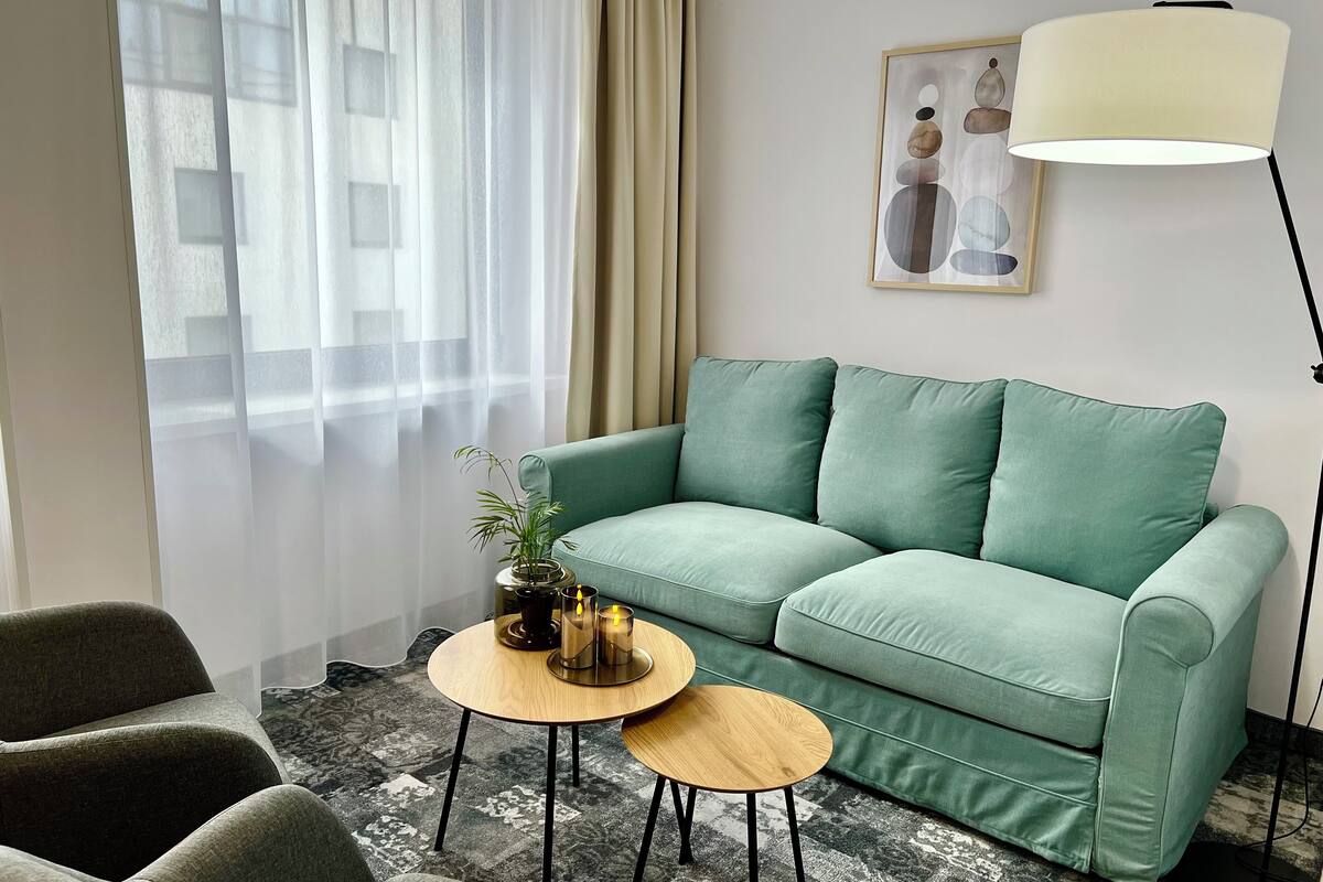 studio | hypo-allergenic bedding, in-room safe, desk, blackout curtains