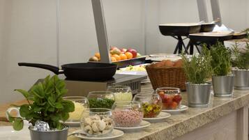 Daily buffet breakfast (PLN 65 per person)