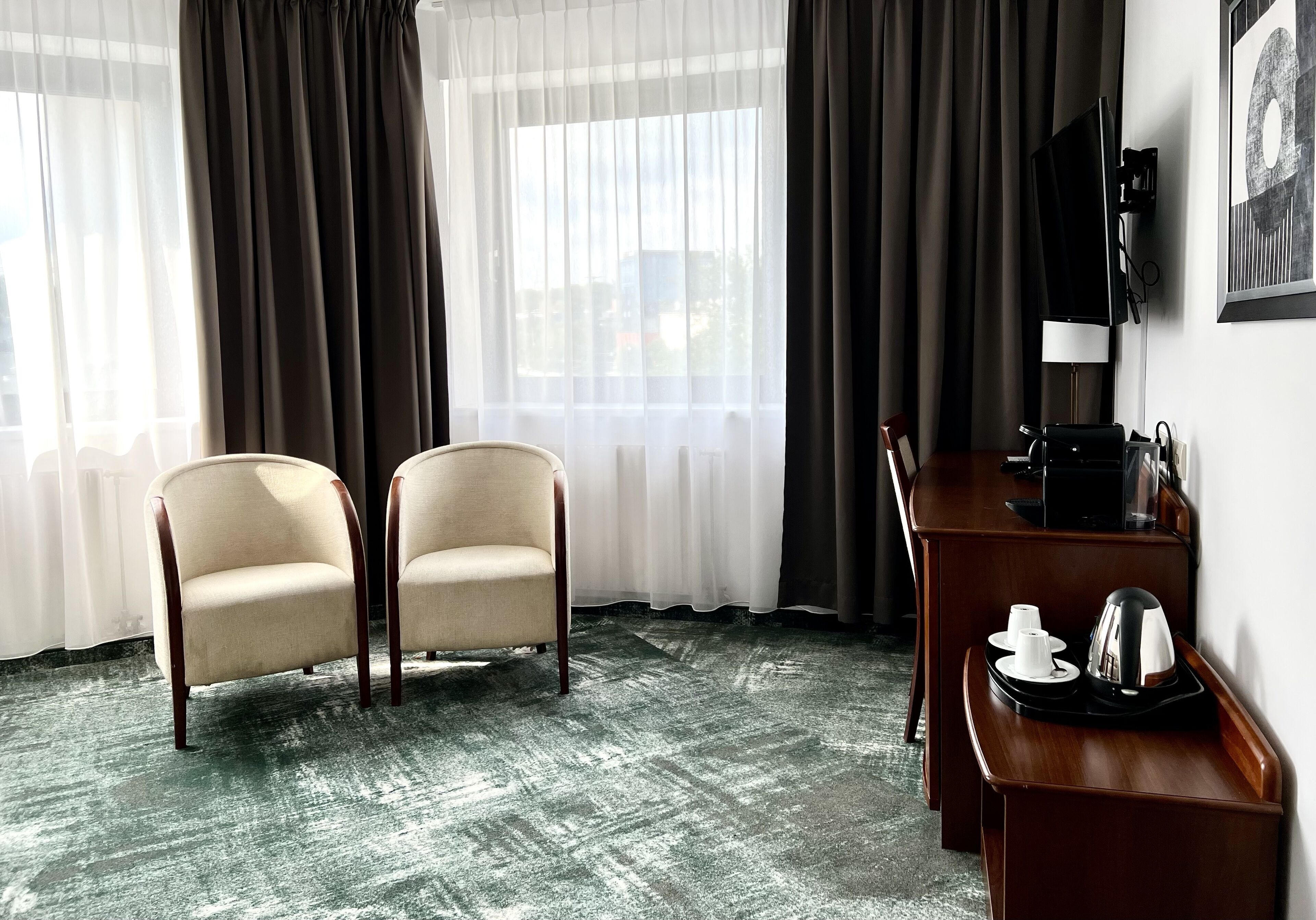 classic suite | living room | 32-inch lcd tv with satellite channels, tv, books