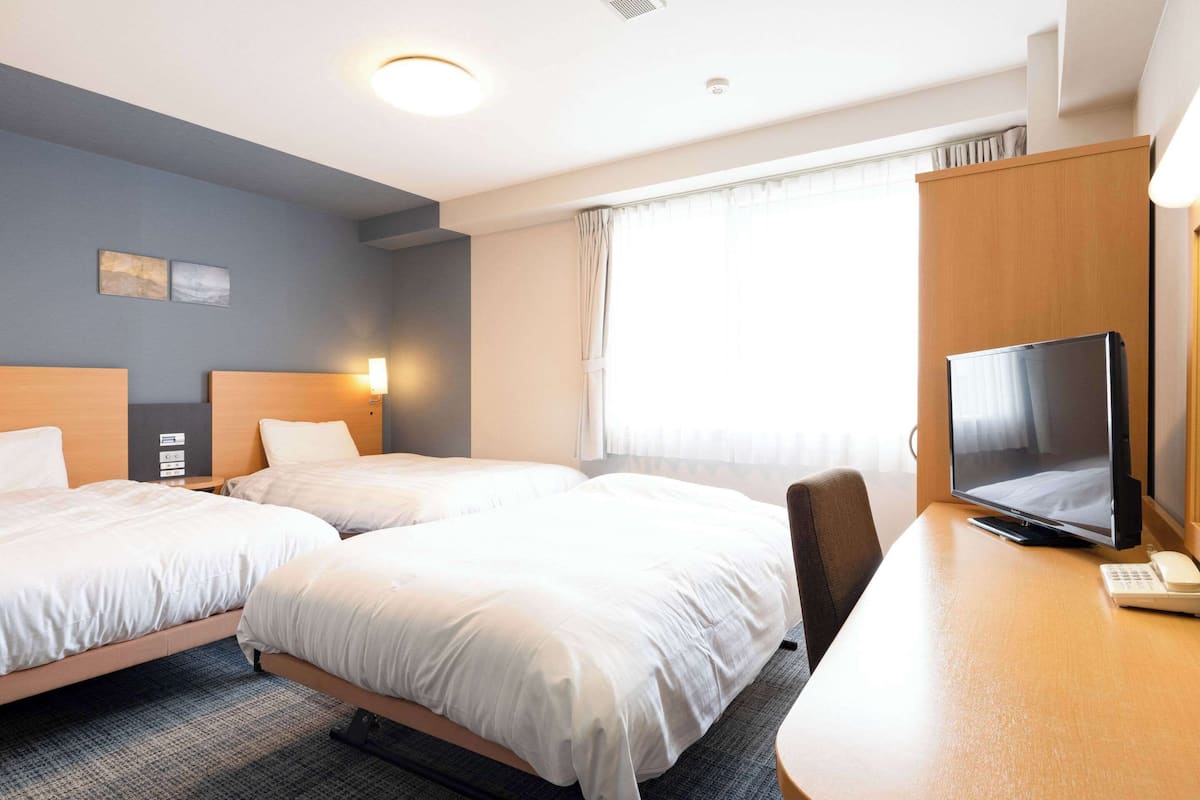 Kamer, meerdere bedden, niet-roken | Luxe beddengoed, een bureau, een laptopwerkplek