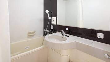 Un baño moderno con lavabo blanco, espejo y ducha.