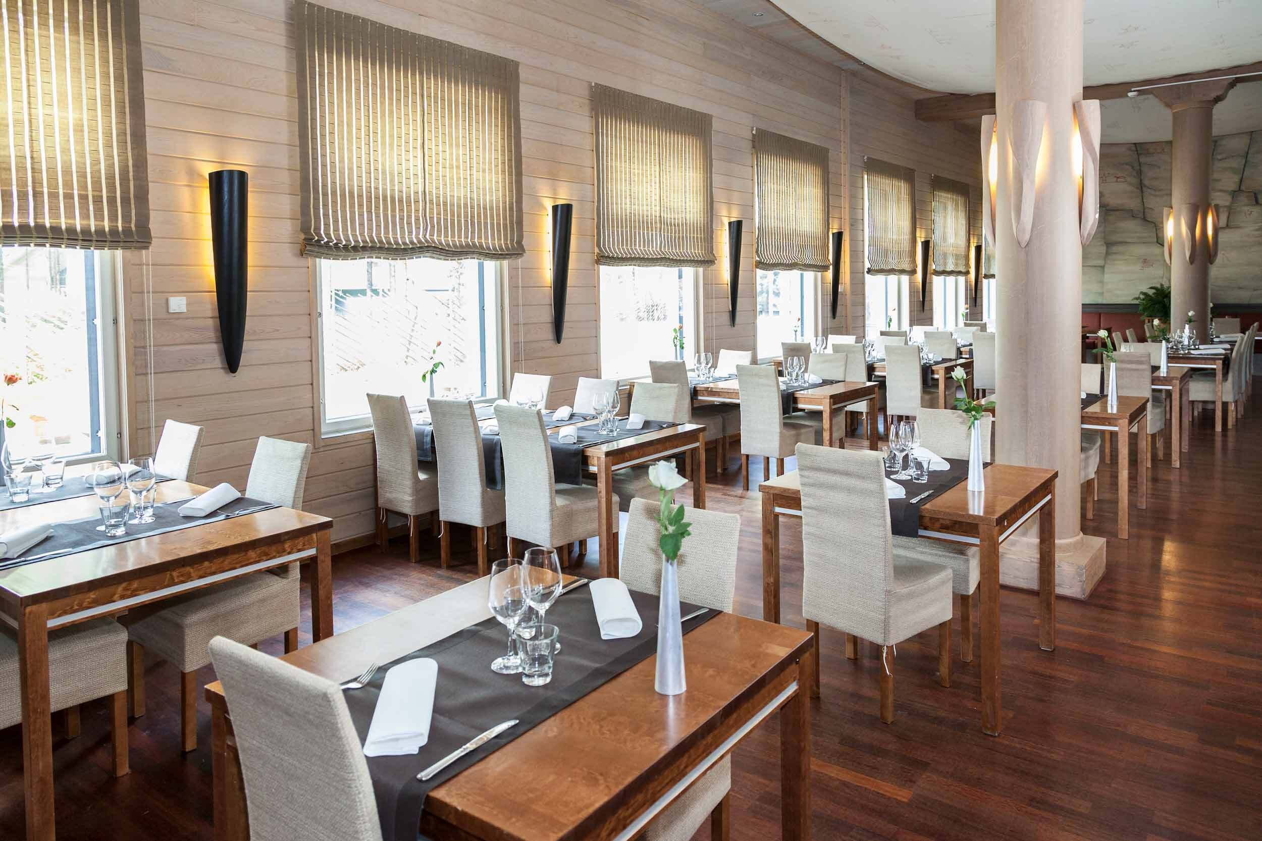 2 restaurants, breakfast served