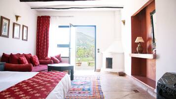 Junior Suite | Hypo-allergenic bedding, minibar, individually decorated