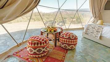 Deluxe-Zelt | Allergikerbettwaren, Minibar, individuell dekoriert