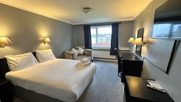 Executive-Doppelzimmer | Allergikerbettwaren, Schreibtisch, laptopgeeigneter Arbeitsplatz