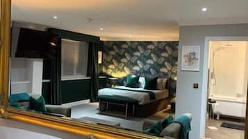 Deluxe Suite | Desk, iron/ironing board, free WiFi