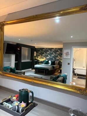 Deluxe Suite | Desk, iron/ironing board, free WiFi - Sporting Lodge Inns Middlesbrough (Stockton-on-Tees)