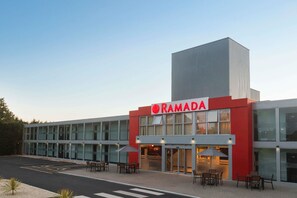 Exterior - Ramada by Wyndham Milton Keynes (Newport Pagnell)