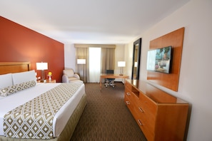 Standard Room, 1 King Bed | 1 bedroom, in-room safe, desk, blackout curtains