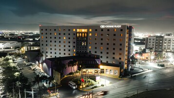 Fachada del alojamiento - Noche