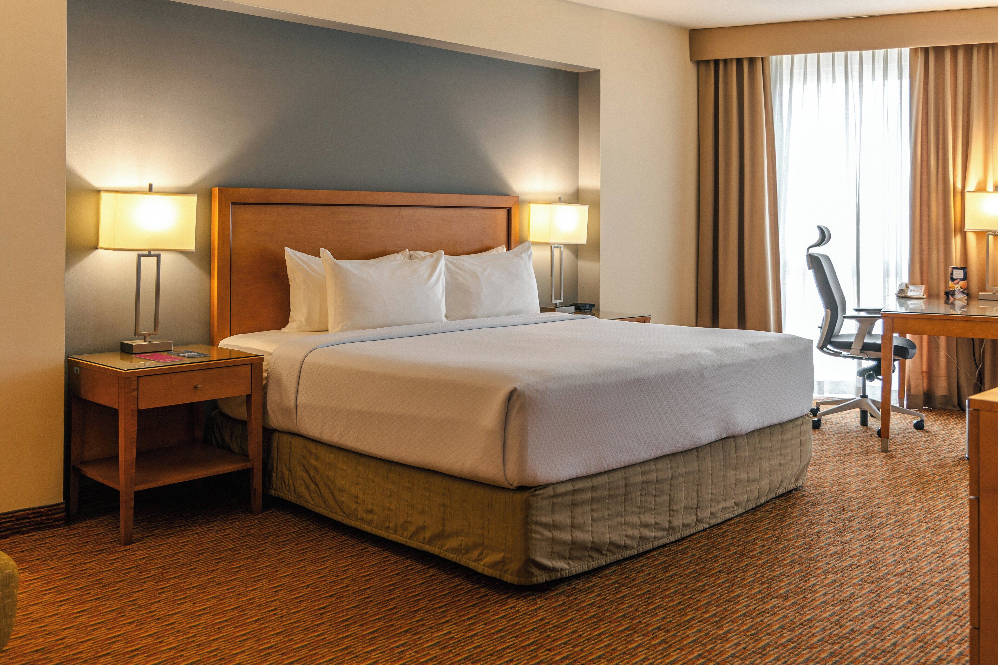 Caja de seguridad en la habitación, escritorio y cortinas blackout 