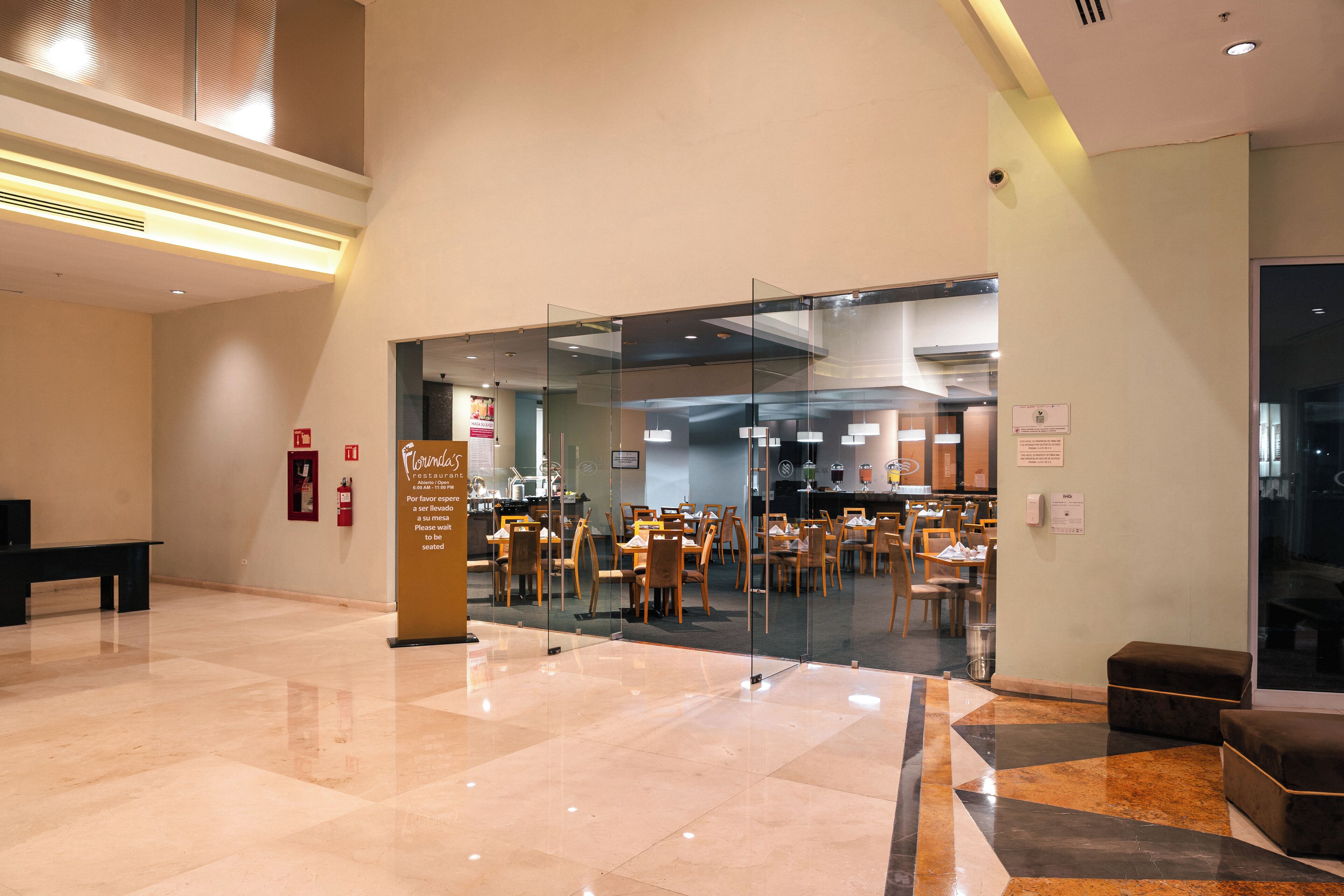 Se sirven desayunos, comidas, cenas y cocina internacional 