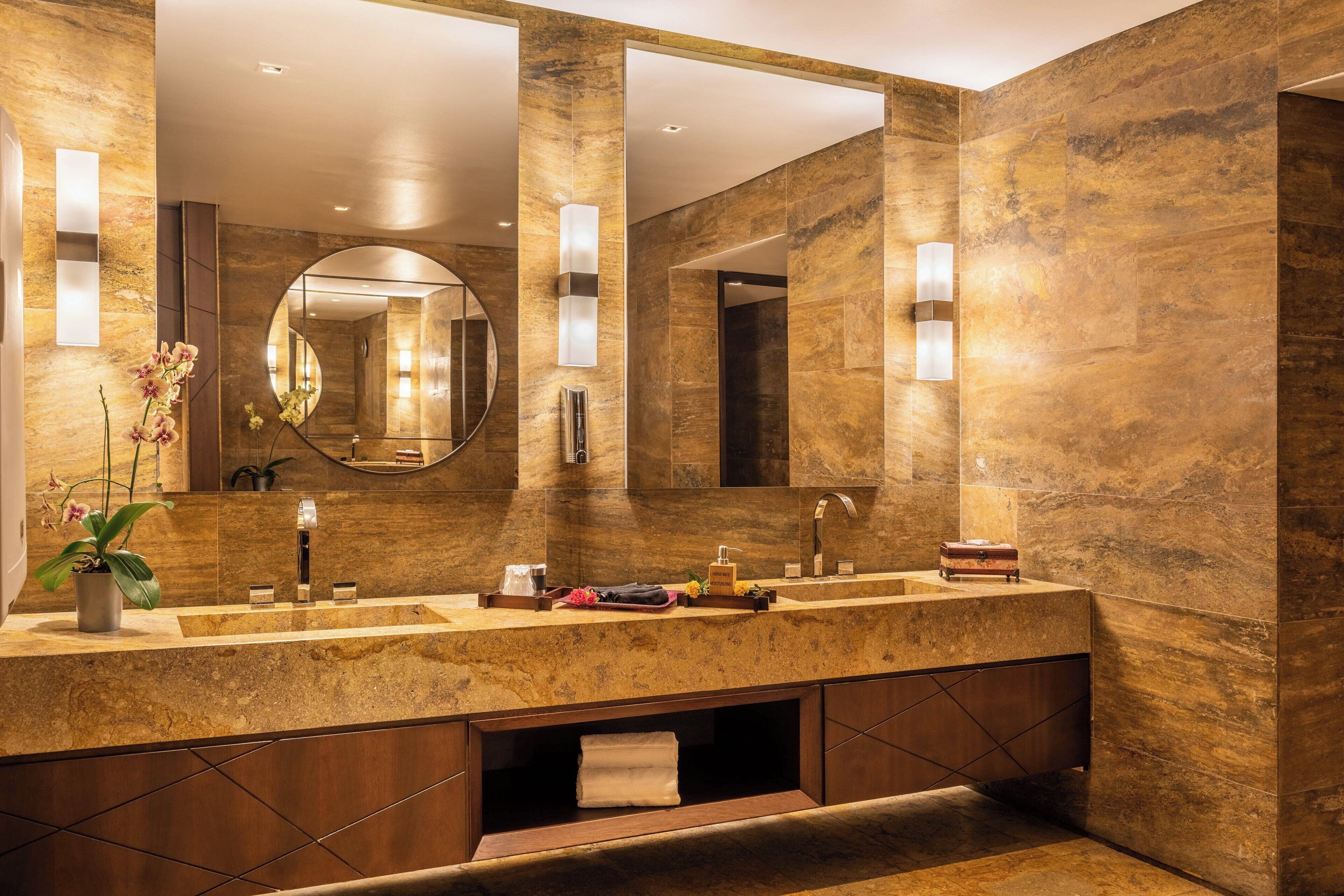 couples treatment room(s), hot tub, steam room, body treatments