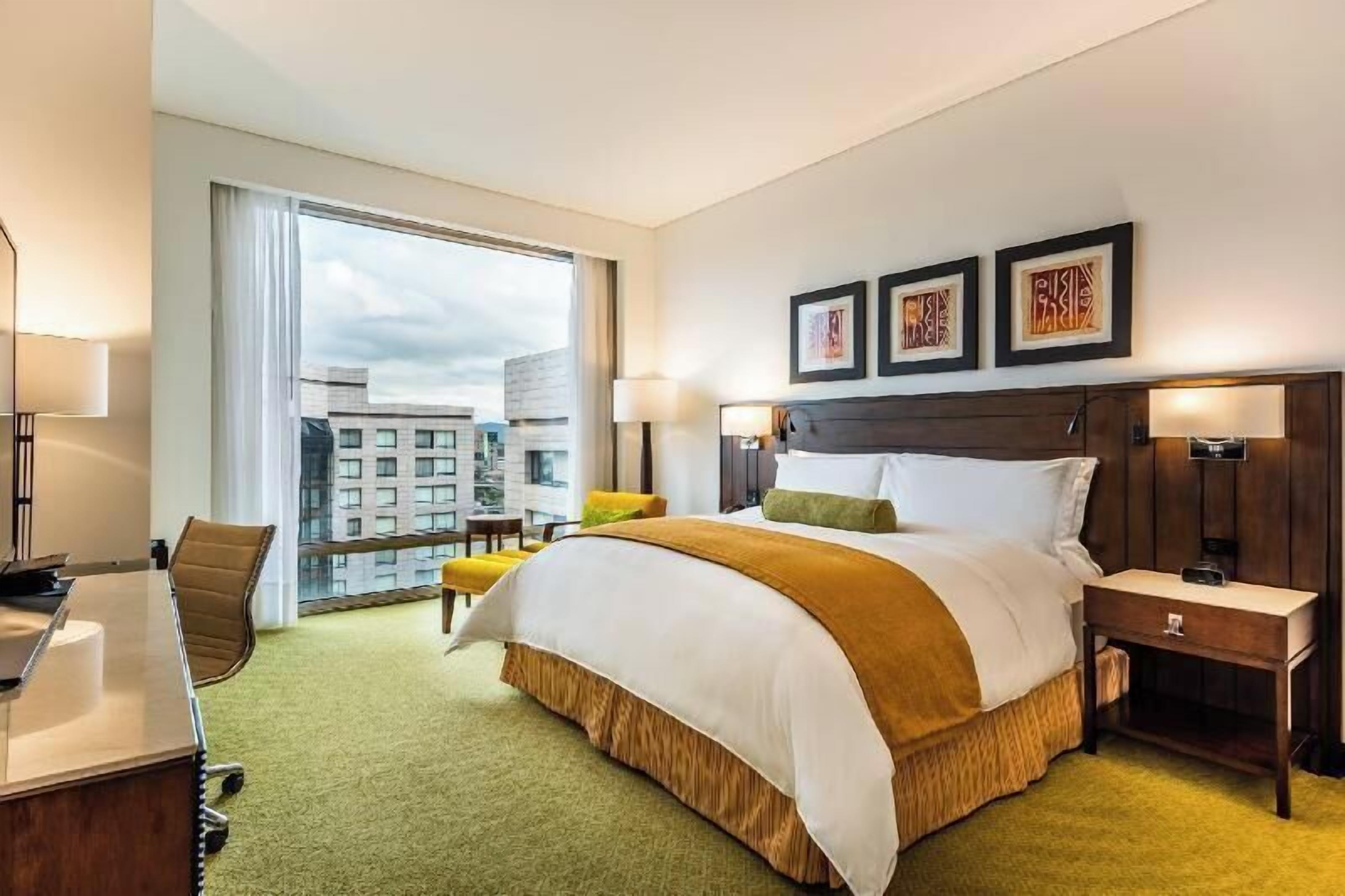 Egyptian cotton sheets, premium bedding, down comforters, pillowtop beds