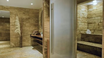 Salas de tratamiento para parejas, tina de hidromasaje y baño de vapor