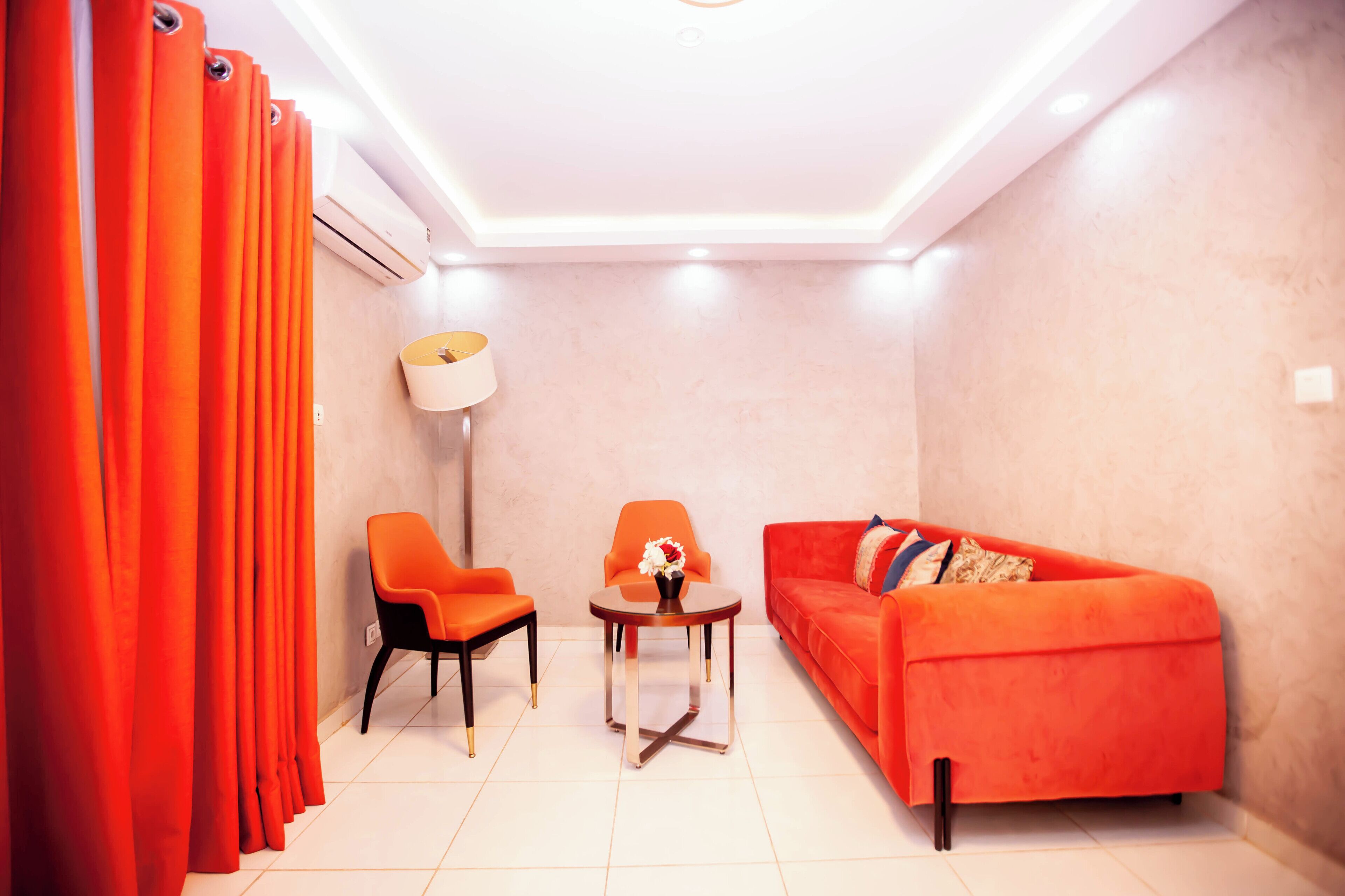 Rom – superior | Oppholdsområde | En 33-tommers Flatskjerm-TV med Parabol-TV samt TV