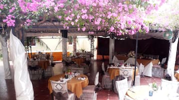 Breakfast, lunch, dinner served; international cuisine