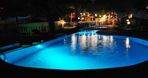 3 outdoor pools, sun loungers