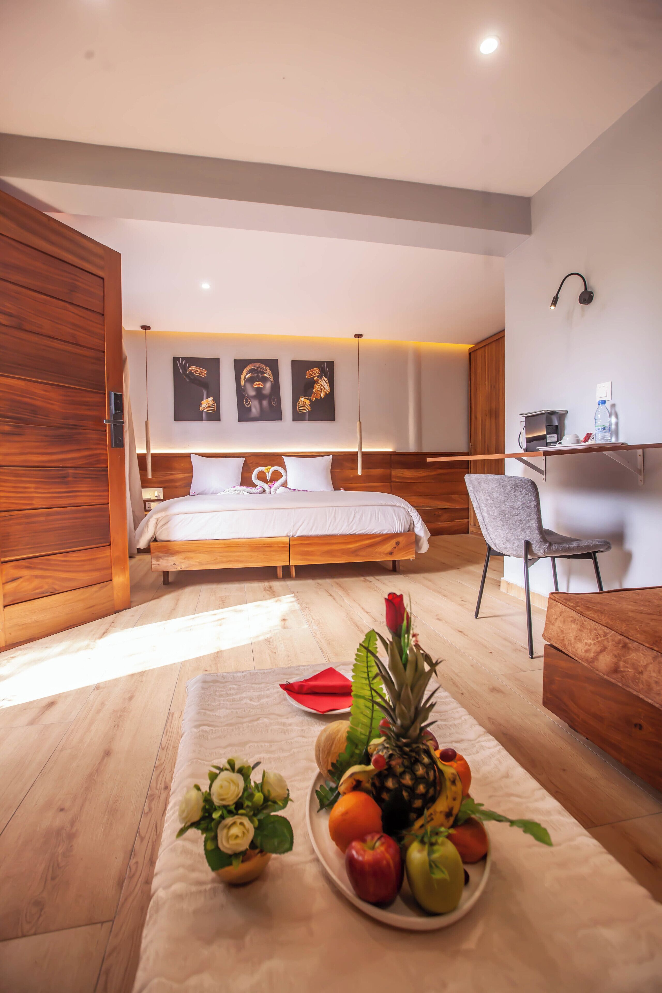 En 33-tommers Flatskjerm-TV med Parabol-TV samt TV