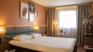 Premium bedding, desk, blackout drapes, soundproofing