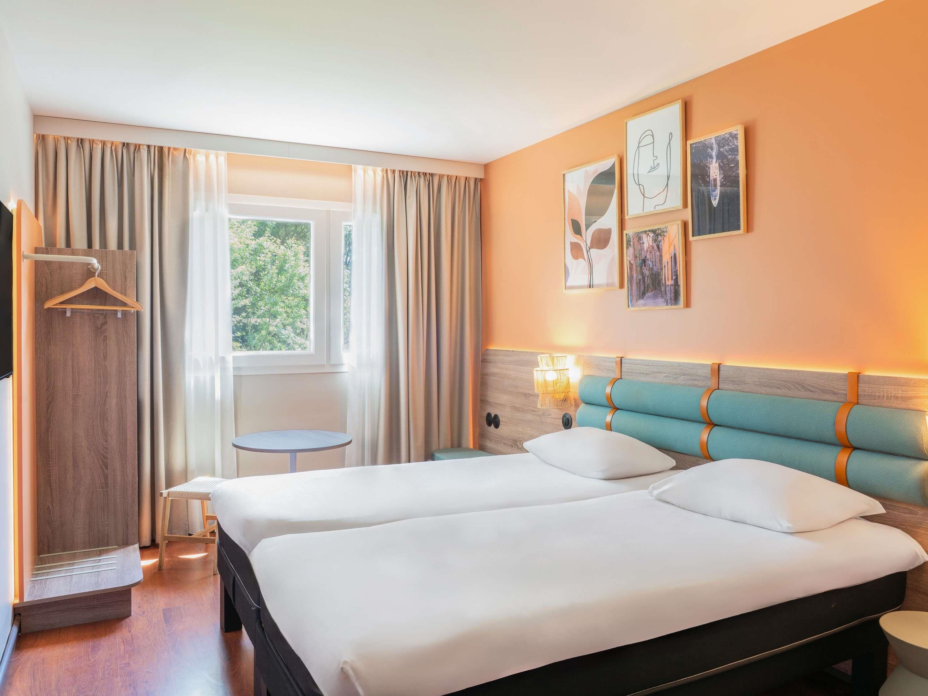 Standard Twin Room, 2 Twin Beds | Premium bedding, desk, blackout drapes, soundproofing