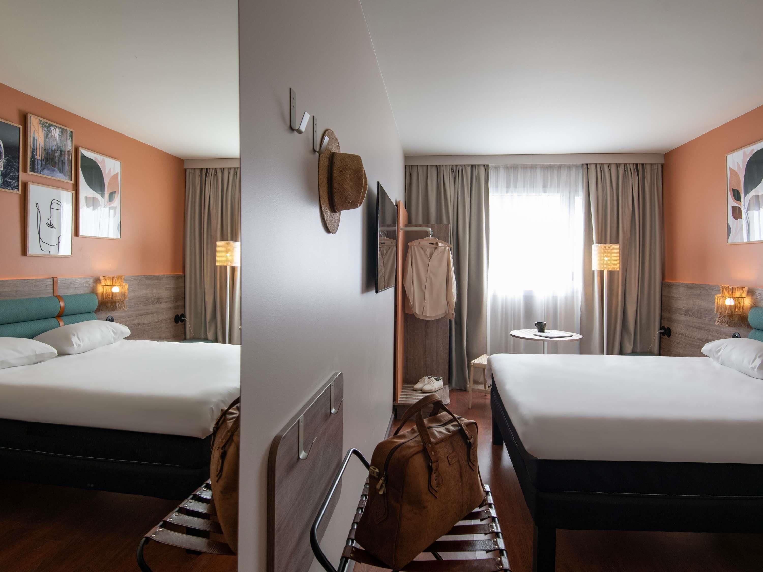 Literie de qualité supérieure, bureau, rideaux occultants