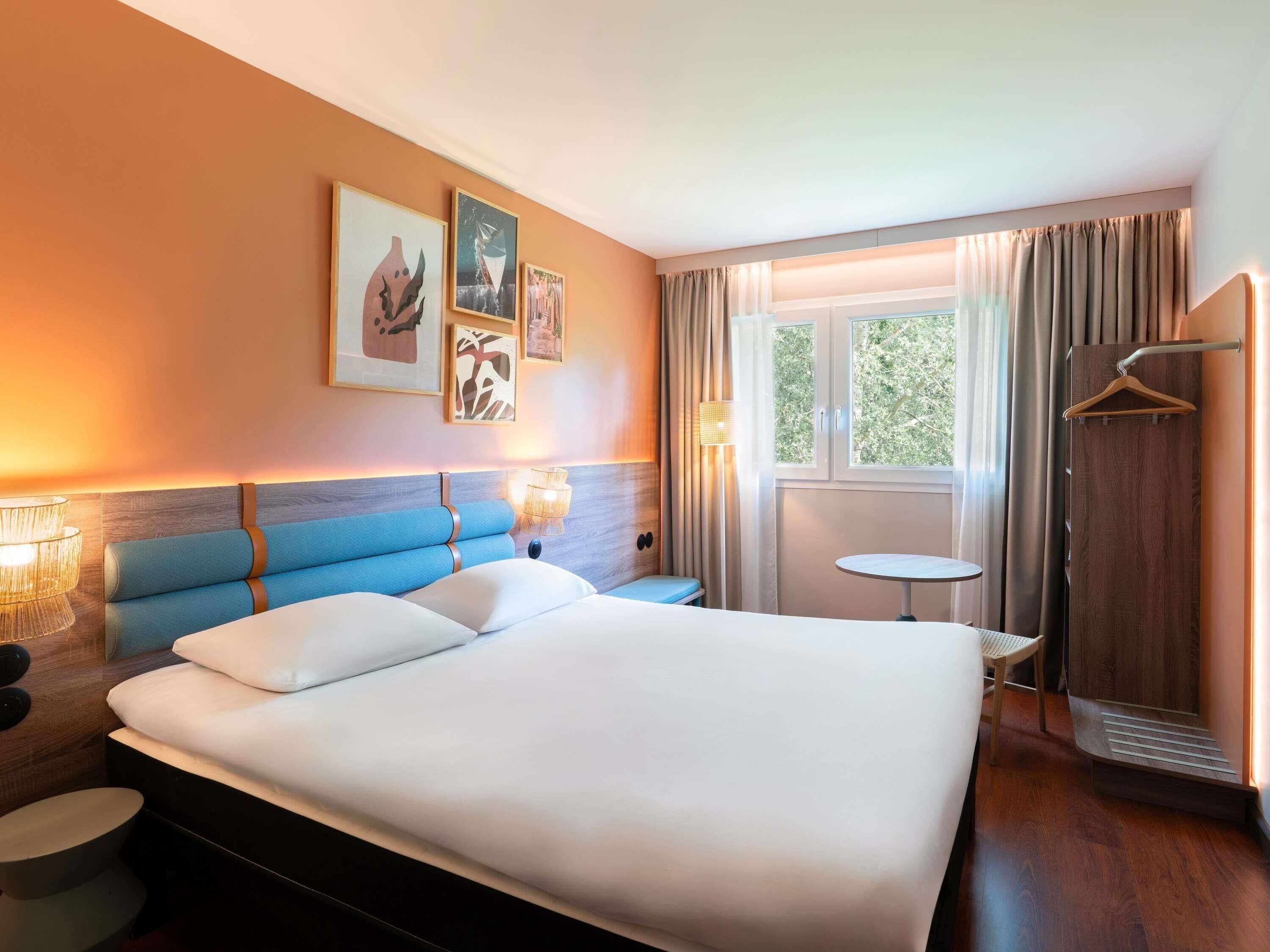 Room, 1 Double Bed | Premium bedding, desk, blackout drapes, soundproofing
