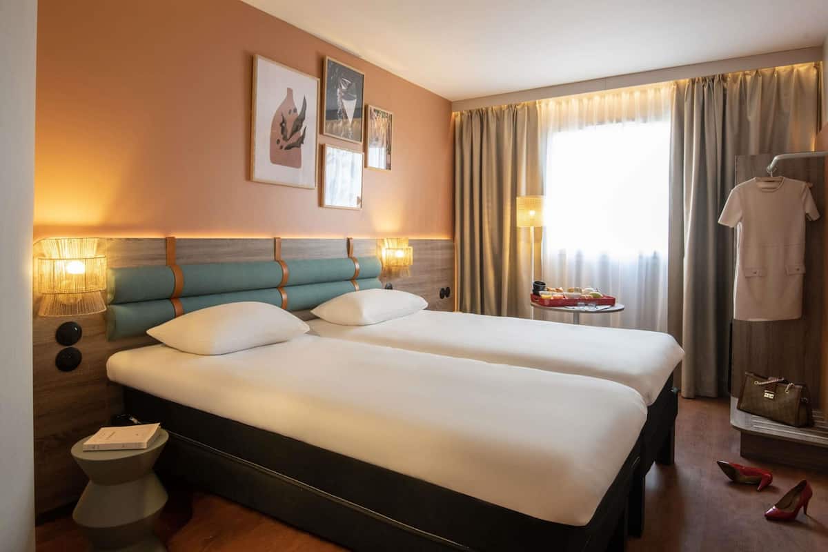 ห้องสแตนดาร์ดทวิน, เตียงเดี่ยว 2 เตียง | เครื่องนอนระดับพรีเมียม, โต๊ะทำงาน, ผ้าม่านกันแสง, ห้องเก็บเสียง