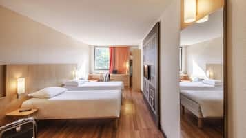 Standard Room, 2 Single Beds | Premium bedding, pillow-top beds, desk, laptop workspace