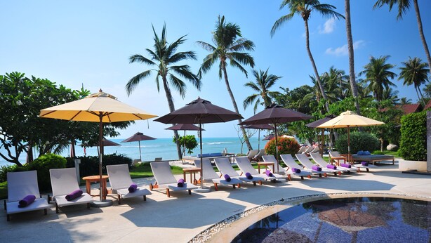 Outdoor pool, pool umbrellas, sun loungers - Mercure Koh Samui Beach Resort (Koh Samui)