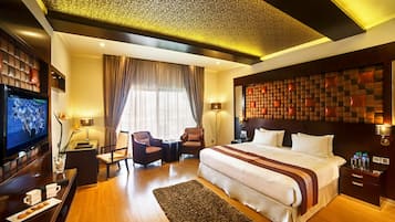 1 bedroom, Egyptian cotton sheets, premium bedding, memory foam beds