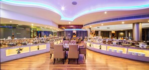 2 restaurants; breakfast, lunch, and dinner served - Aldovia Resort & Convention (Bengaluru)