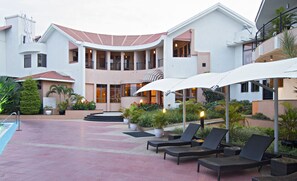 Outdoor pool - Clarks Exotica Convention, Resort & Spa (Bengaluru)