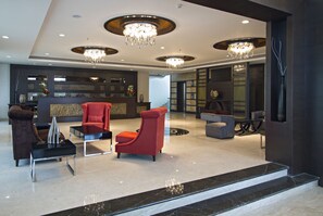 Lobby sitting area - Aldovia Resort & Convention (Bengaluru)