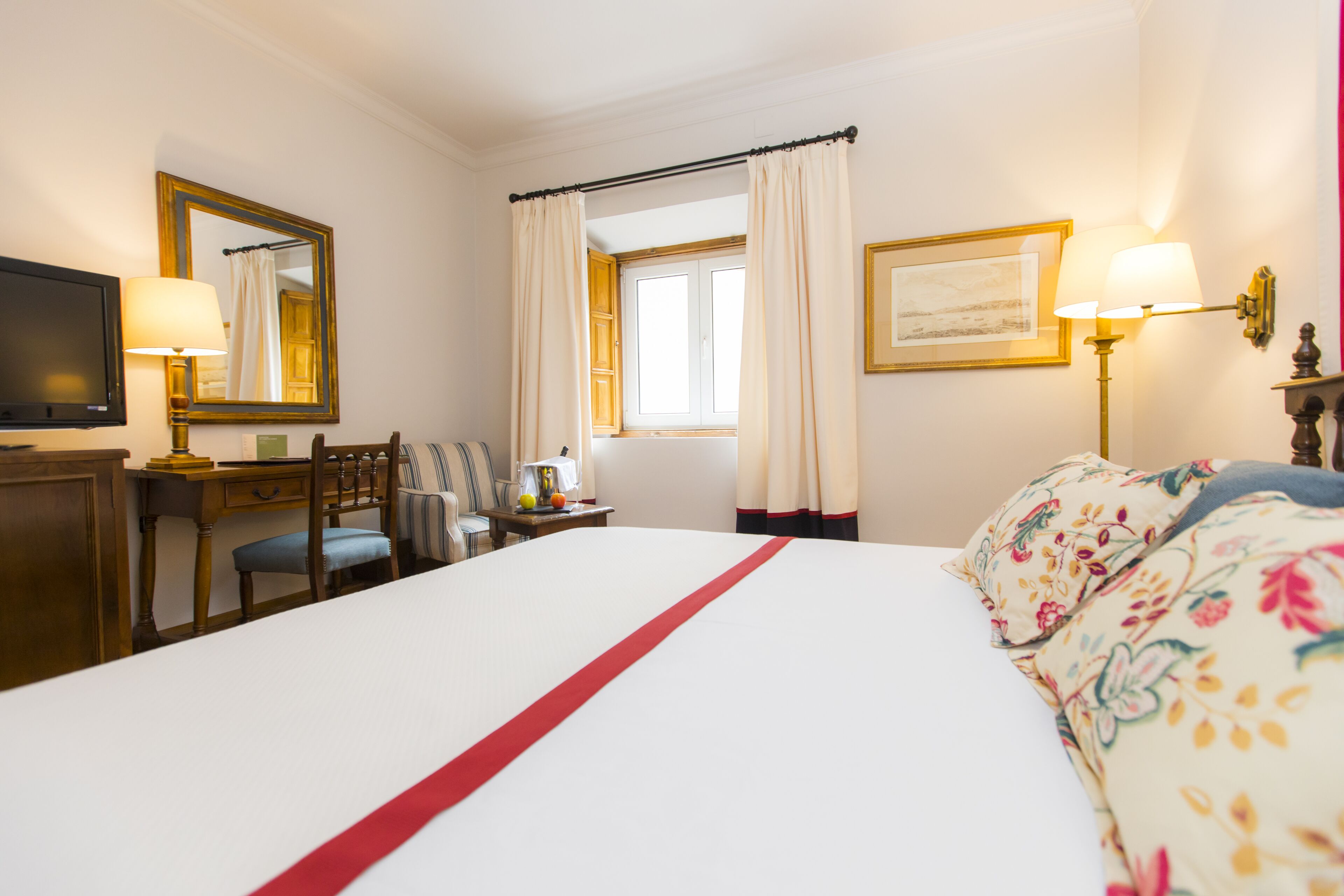 1 bedroom, minibar, in-room safe, desk