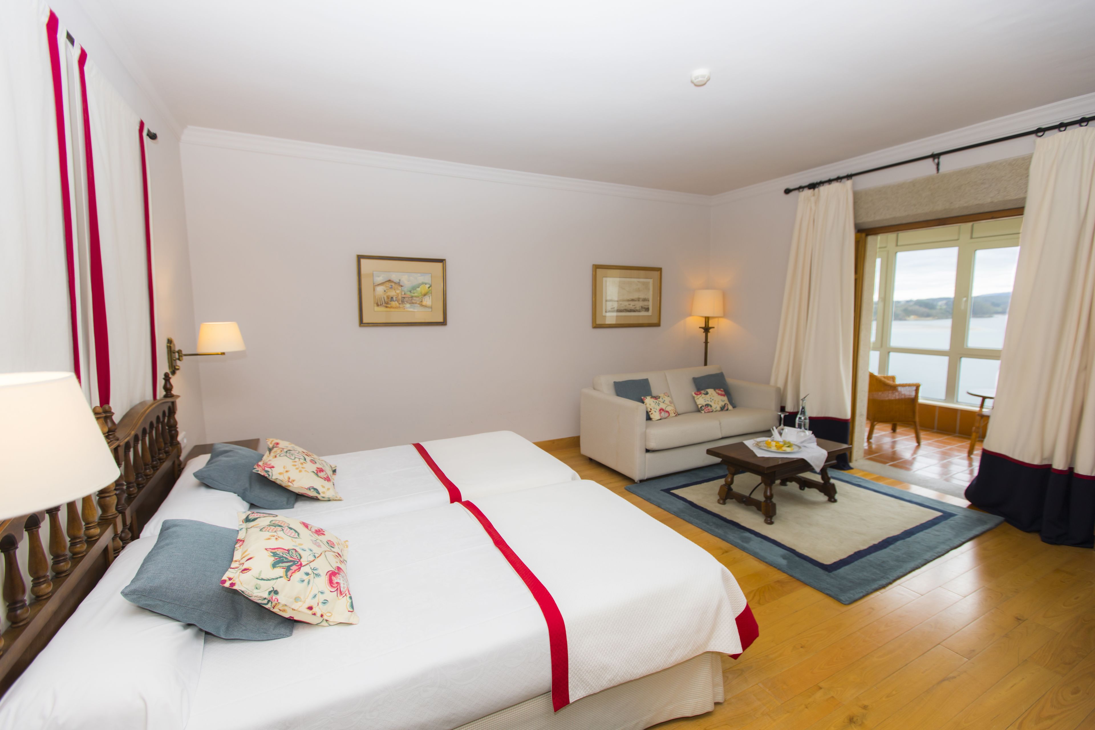 minibar, in-room safe, desk, free wifi