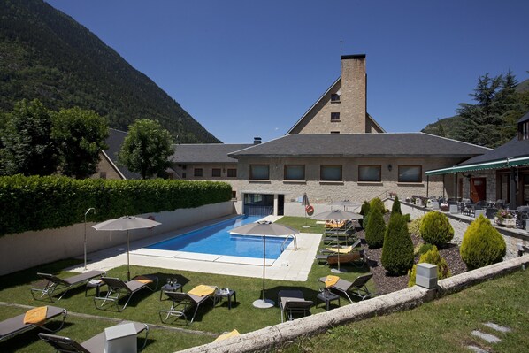 Indoor pool, outdoor pool - Parador de Arties (Naut Aran)