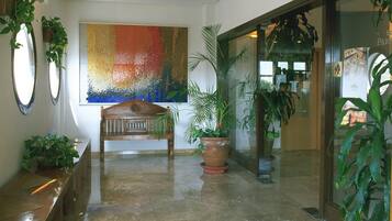Siddeområde i lobbyen