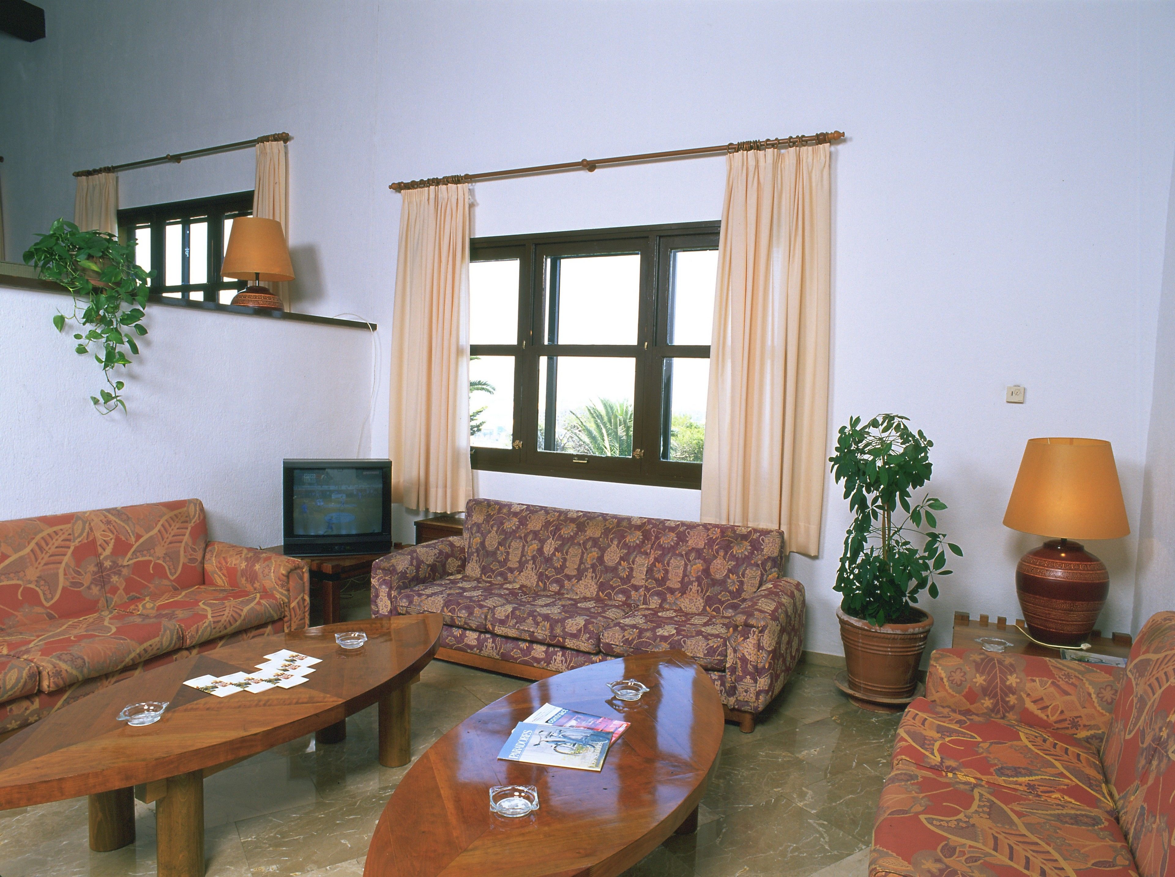 standard twin room (single use) | lobby sitting area