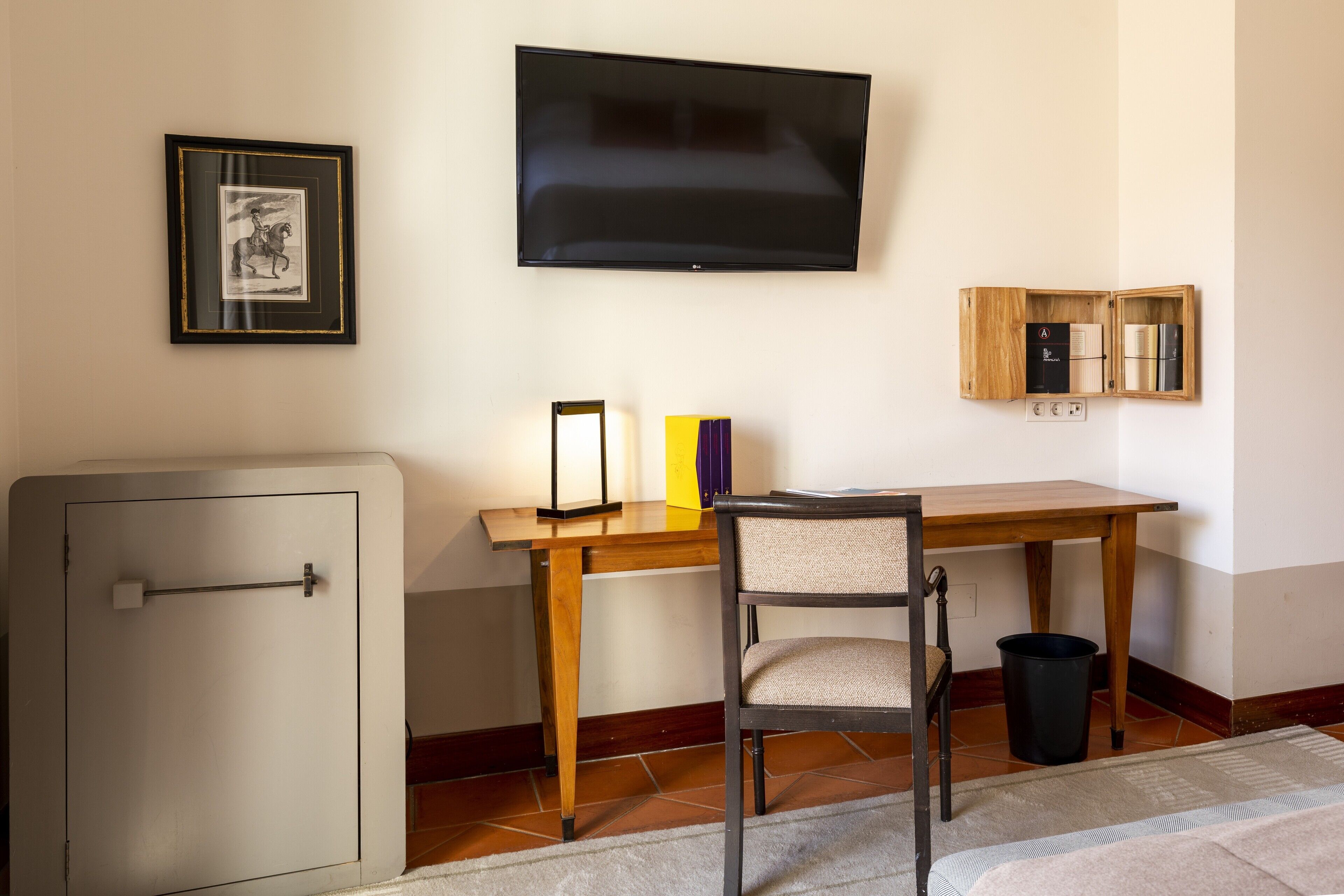 minibar, in-room safe, desk, free wifi