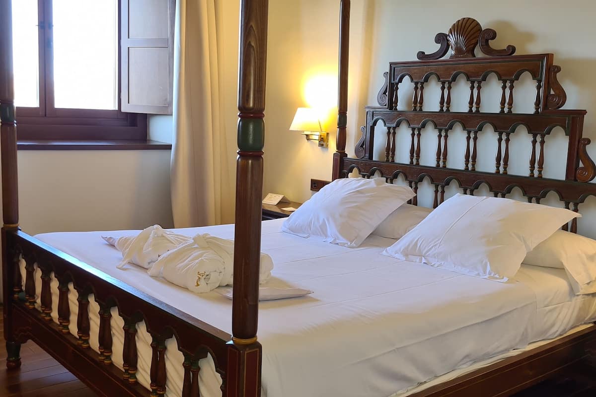 1 bedroom, premium bedding, minibar, in-room safe