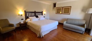 Premium bedding, minibar, in-room safe, desk - Parador De Gredos  (Navarredonda de Gredos)