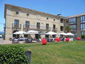 Konaklama yerinin ön cephesi